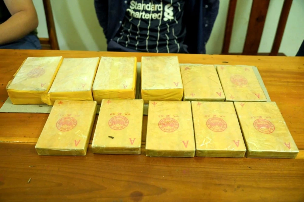 16 bánh Heroin do các đối tượng vận chuyển