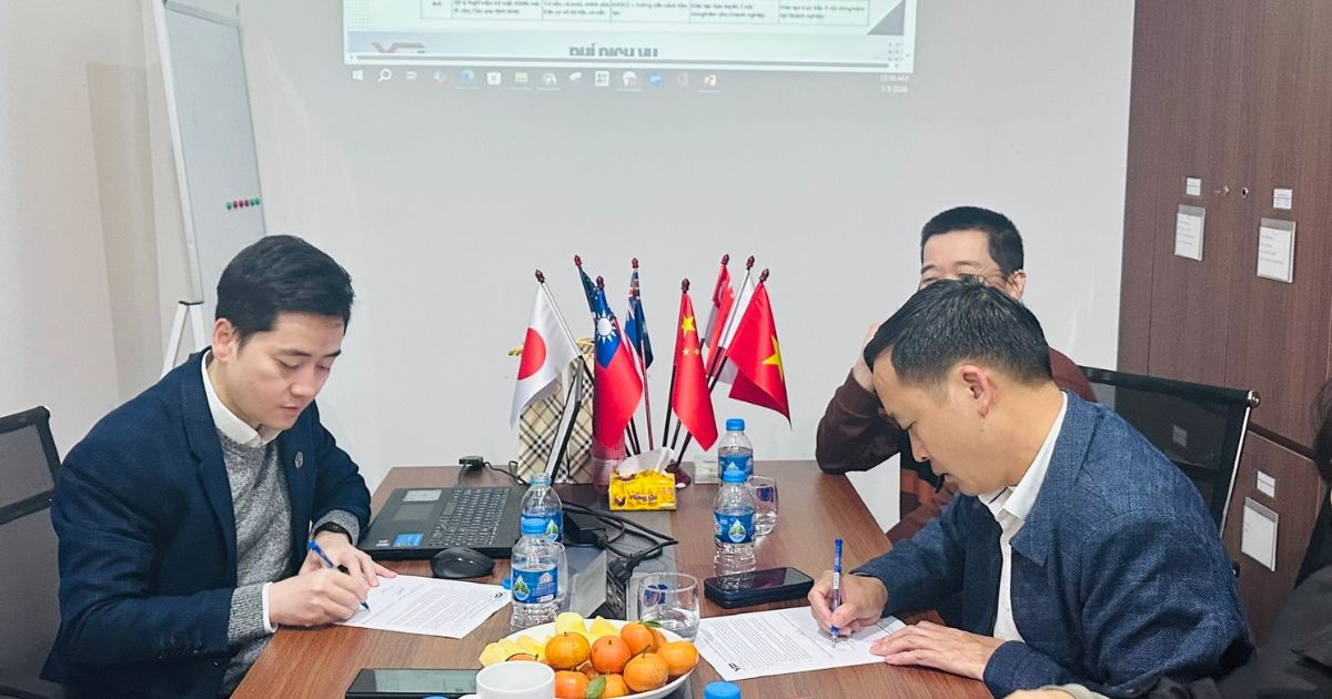 Buổi ký kết hợp đồng dịch vụ tư vấn pháp luật thường xuyên