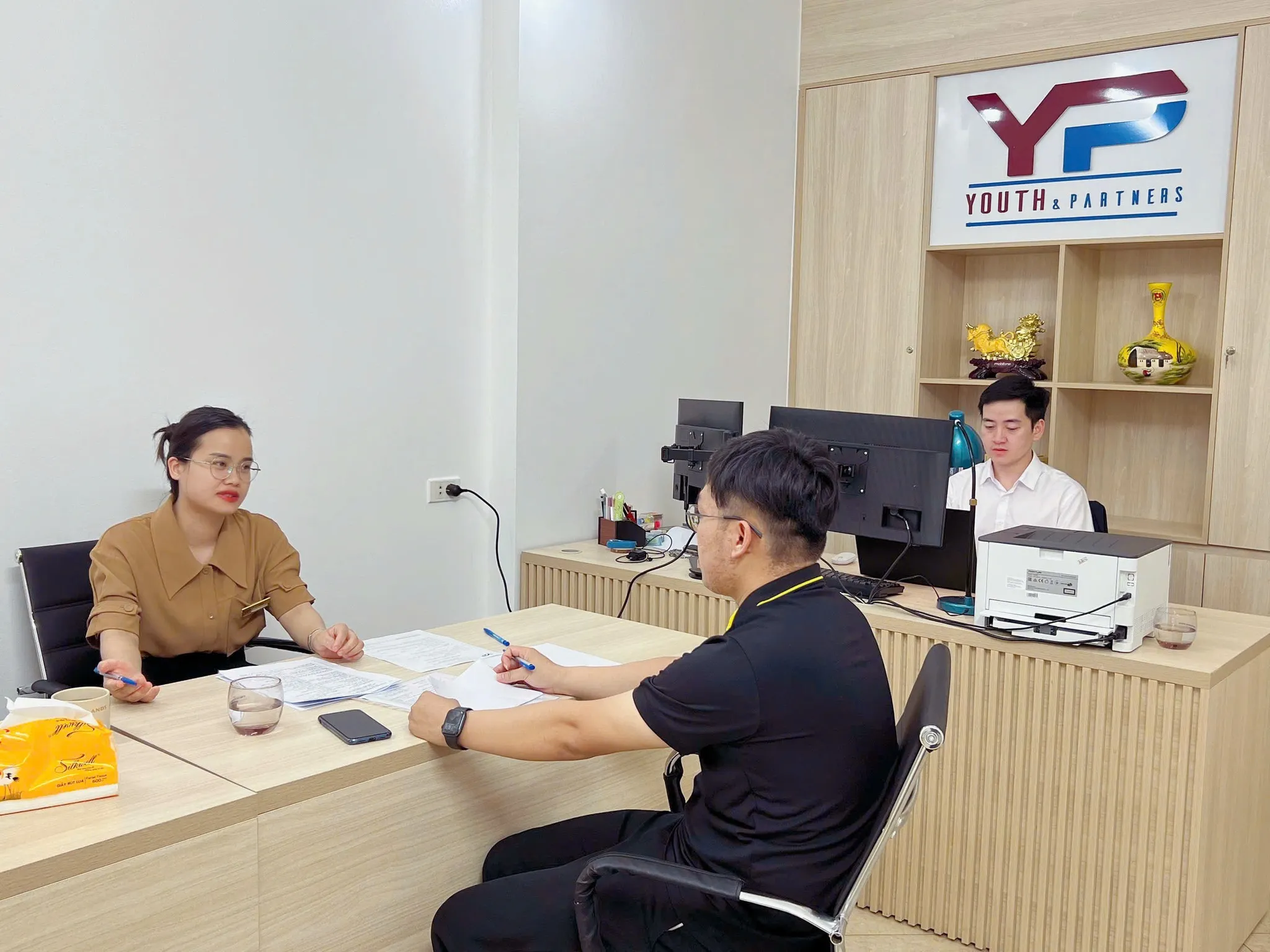 Buổi làm việc của luật sư tư vấn hợp đồng tại Phú Thọ