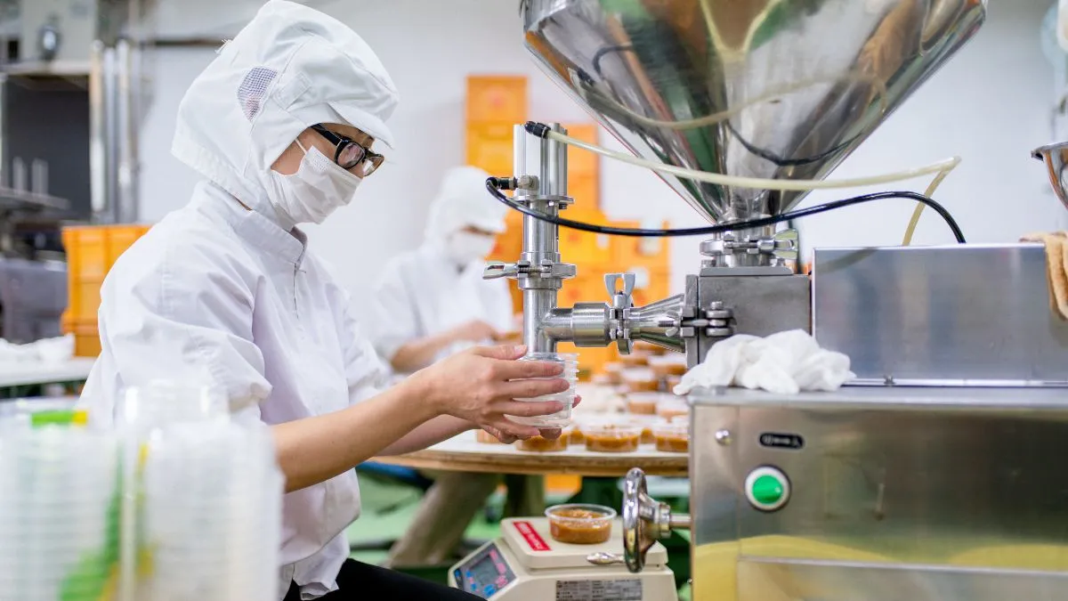 Đảm bảo điều kiện ATVSTP cho nhân sự khi thực hiện thủ tục thành lập cơ sở sản xuất thực phẩm