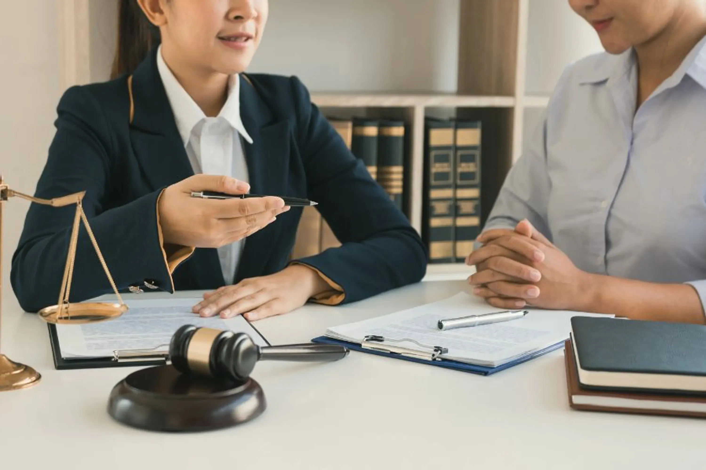 Dịch vụ luật sư Lục Nam tư vấn khách hàng