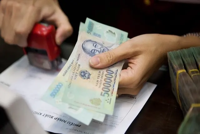 Doanh nghiệp có bắt buộc phải trả lương tháng 13 không?
