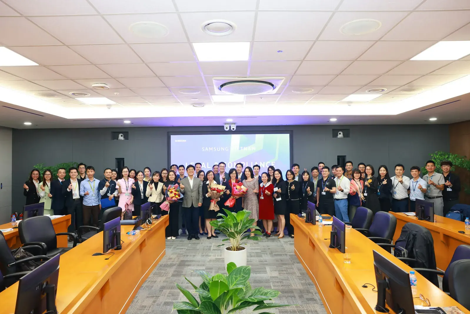 Doanh nghiệp có phải trả thêm khoản tương đương mức đóng BHXH, BHYT, BHTN cho người lao động trong thời gian thử việc? Doanh nghiệp có phải trả thêm khoản tương đương mức đóng BHXH, BHYT, BHTN cho người lao động trong thời gian thử việc?