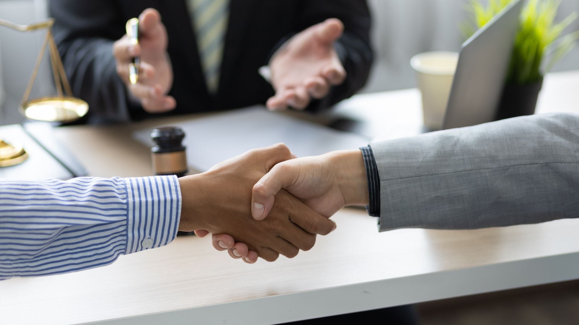 Hòa giải viên tiến hành hòa giải khi người lao đông bị sa thải khởi kiện ra tòa án