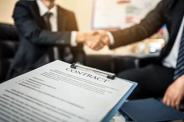 Hợp đồng thuê chuyên gia nước ngoài