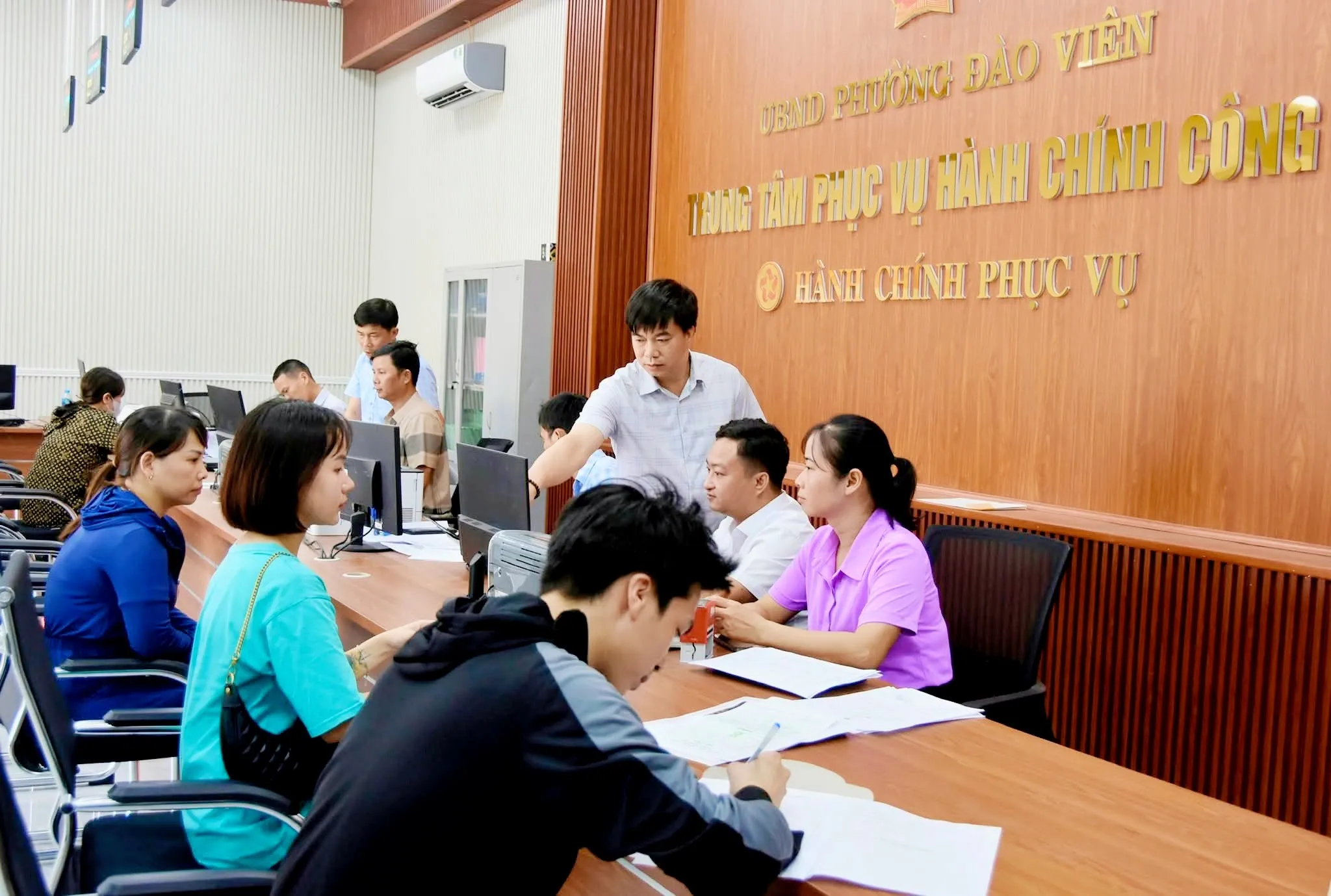 Làm thủ tục cấp bìa đỏ lần đầu tại hành chính công phường Đào Viên