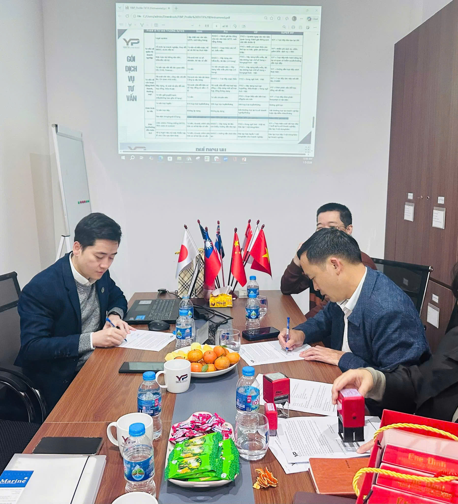 Lễ ký kết hợp đồng dịch vụ tư vấn thường xuyên