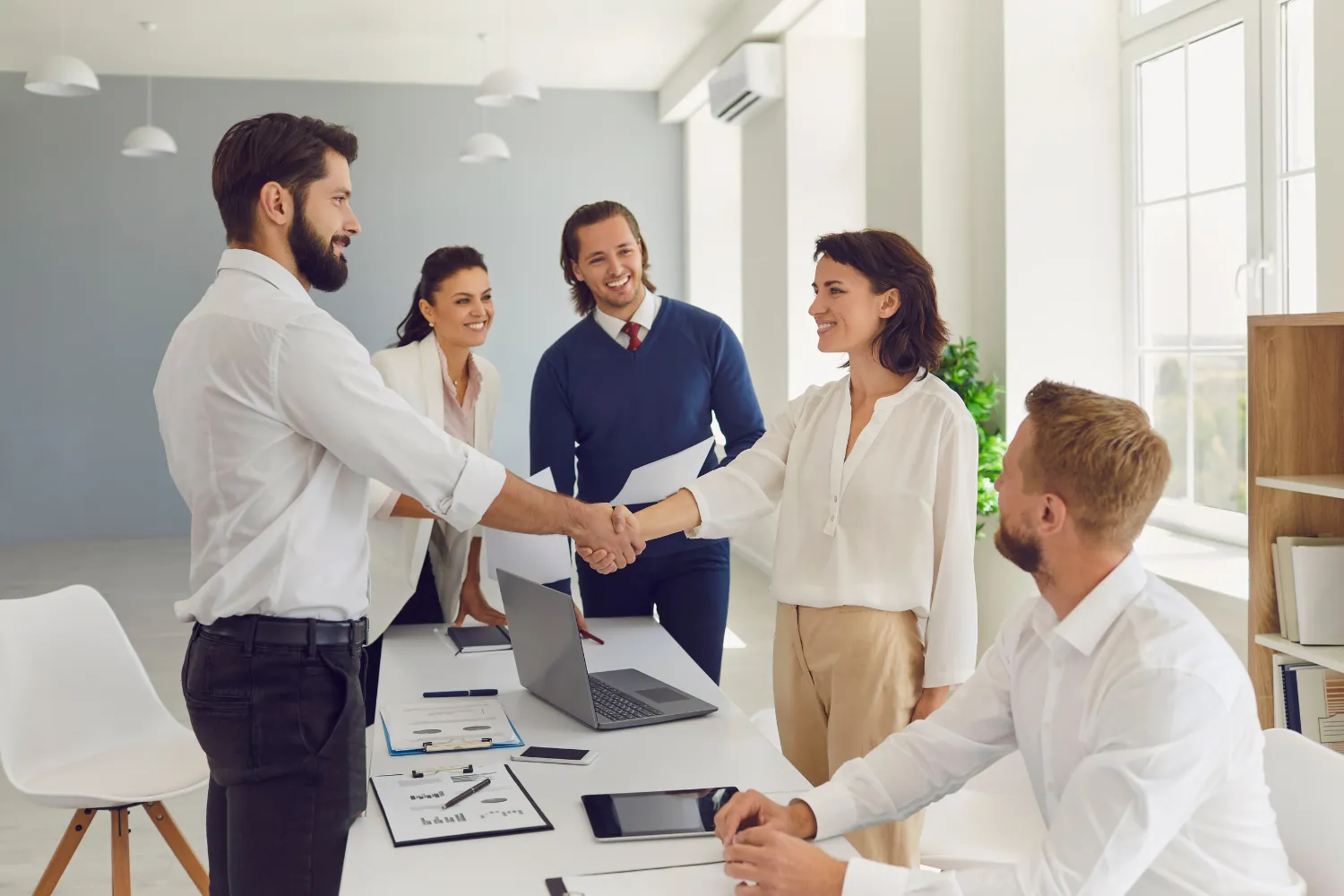 Luật sư Doanh nghiệp đại diện ngoài tố tụng là gì