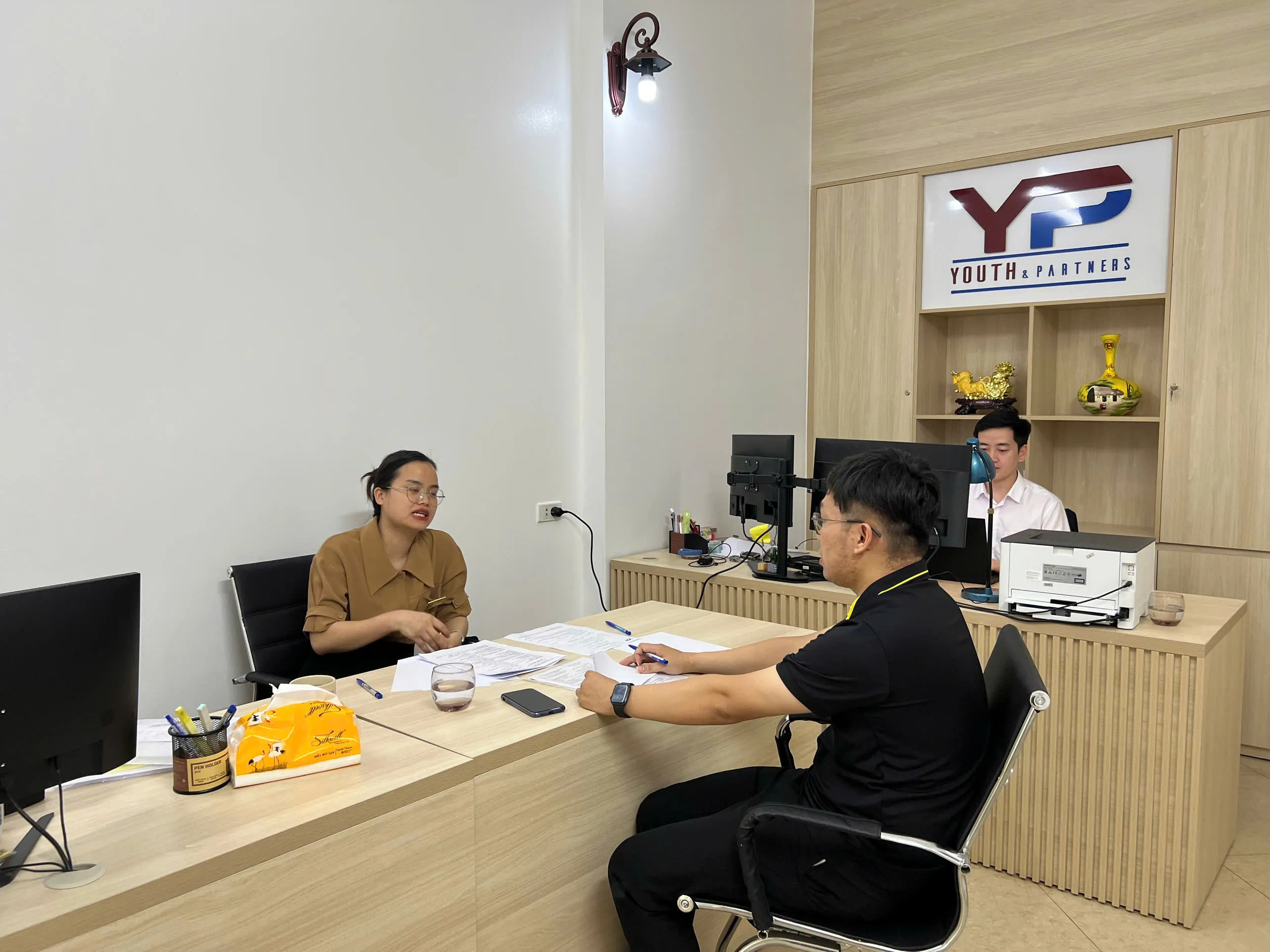 Luật sư tư vấn cho khách hàng các quy định về tuyển dụng Từ Sơn Bắc Ninh