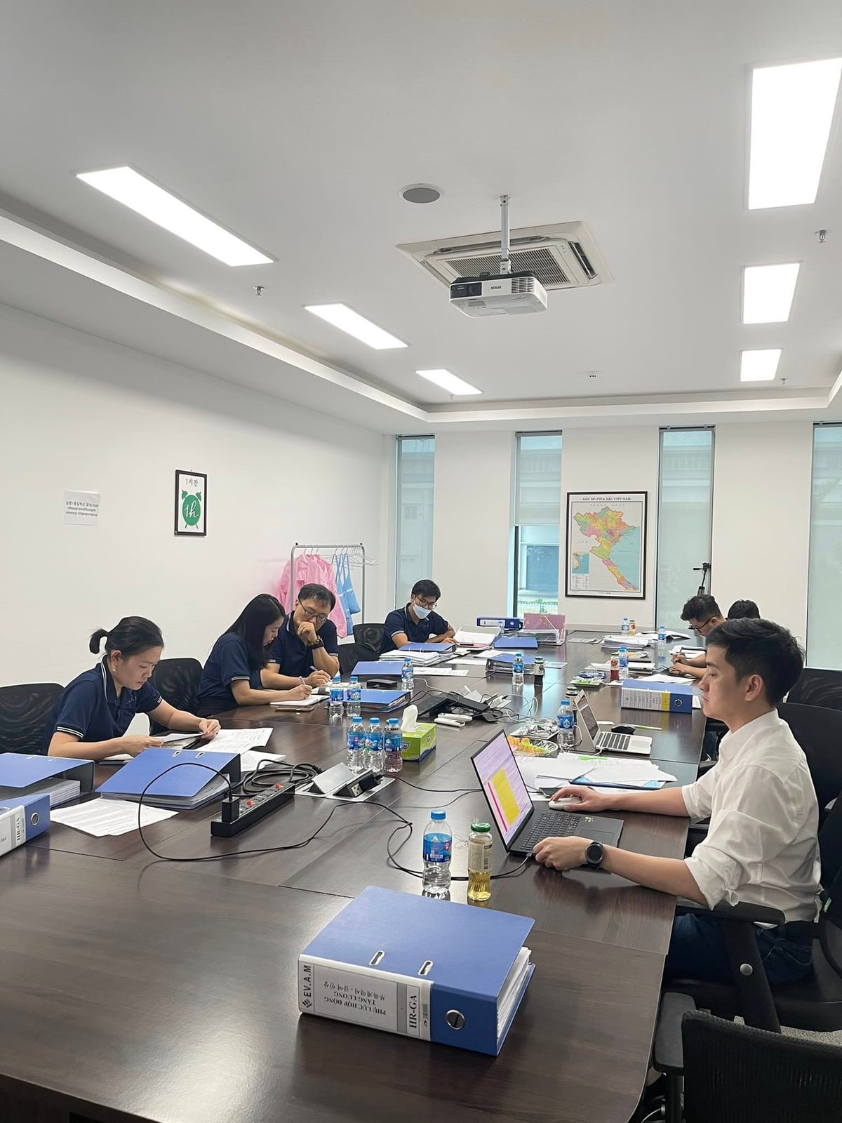 Luật sư tư vấn doanh nghiệp tại YP hỗ trợ trực tiếp cho doanh nghiệp tại trụ sở