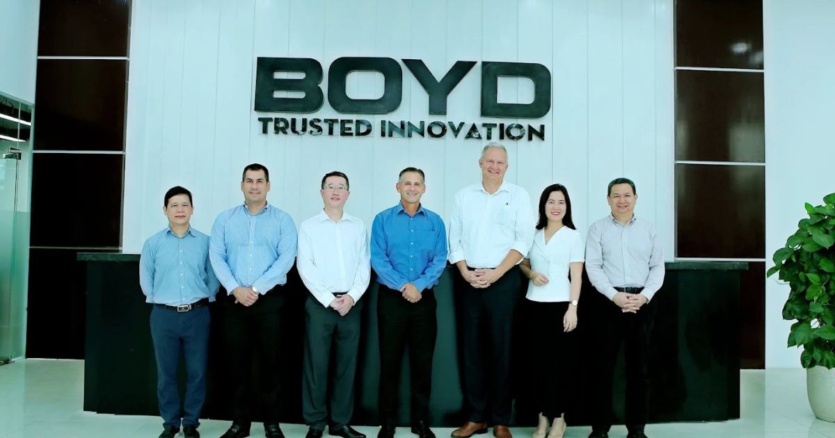 Luật sư tư vấn pháp luật thường xuyên làm việc tại trụ sở doanh nghiệp