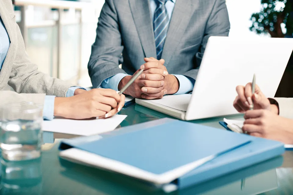 Luật sư tư vấn soạn thảo hợp đồng, tham ký kết hợp đồng góp vốn cùng khách hàng