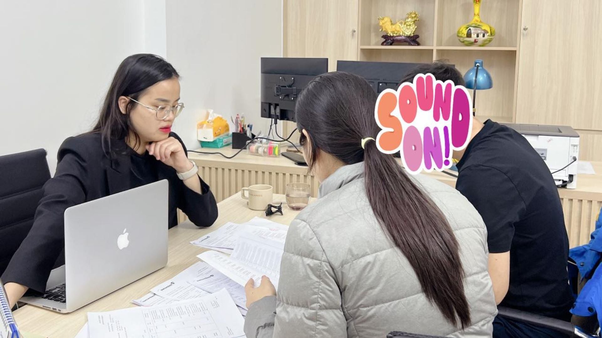 Luật sư YP Law Firm đang tư vấn pháp lý cho người Trung Quốc về thủ tục ly hôn