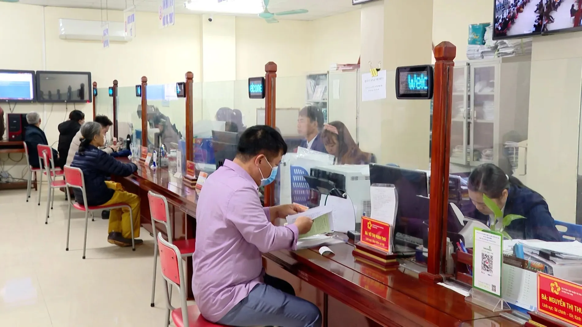 Luật sư YP thực hiện thủ tục cấp giấy phép bán lẻ rượu cho khách hàng