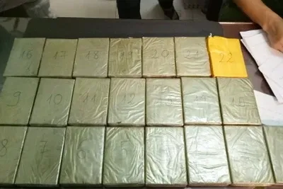 Một bánh heroin nặng bao nhiêu? Một bánh heroin nặng bao nhiêu?