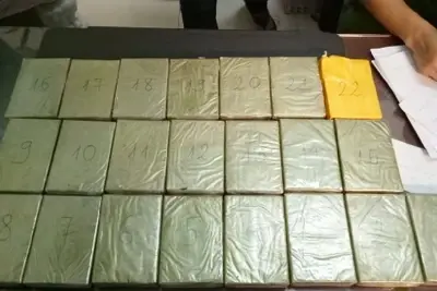Một bánh heroin nặng bao nhiêu? Một bánh heroin nặng bao nhiêu?