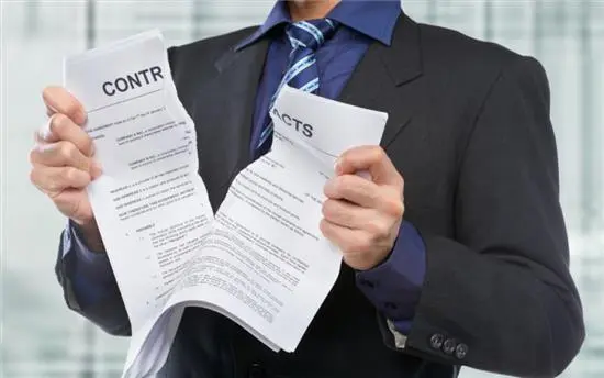 Người lao động có phải báo chấm dứt HĐLĐ cho doanh nghiệp trước khi hợp đồng hết hạn không?