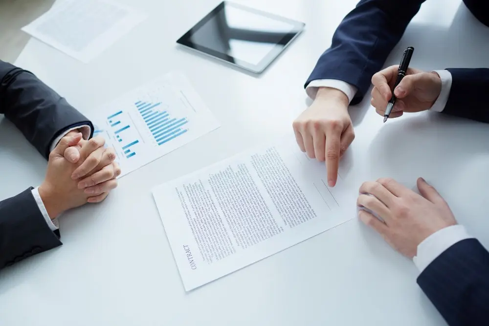 Pháp chế thuê ngoài giúp quản trị rủi ro hợp đồng Pháp chế thuê ngoài giúp quản trị rủi ro hợp đồng