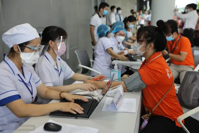 Doanh nghiệp phải có phòng y tế khi có quy mô là bao nhiêu lao động?