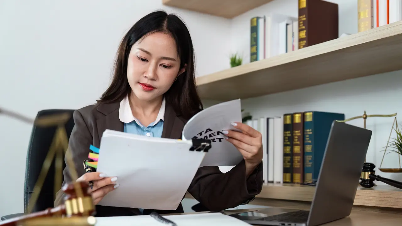 Thẩm định hồ sơ pháp lý của doanh nghiệp Thẩm định hồ sơ pháp lý của doanh nghiệp