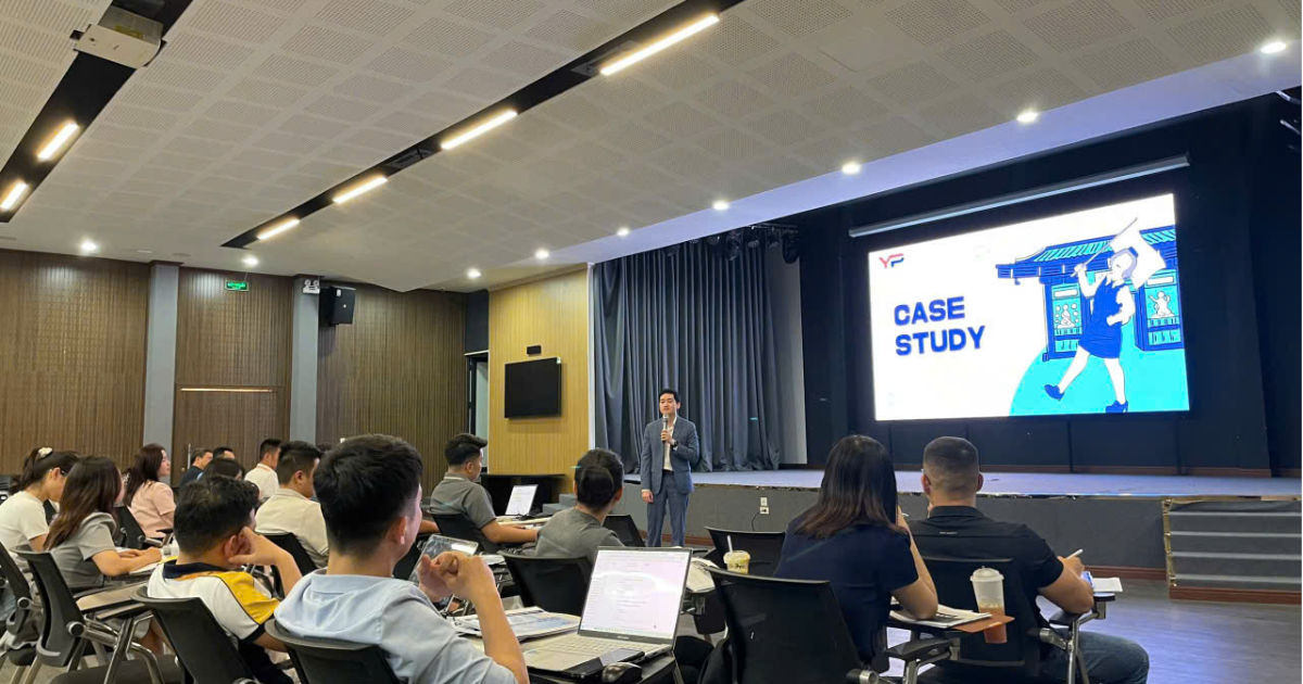 Tại buổi đào tạo pháp lý, giảng viên lựa chọn các case study để phân tích