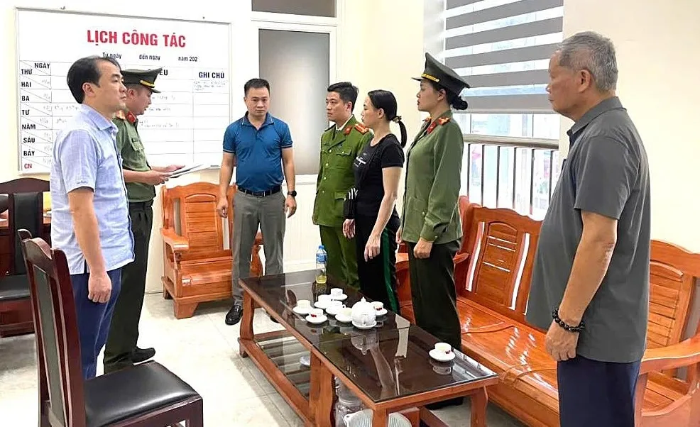 Tội tổ chức, môi giới cho người khác trốn đi nước ngoài Tội tổ chức, môi giới cho người khác trốn đi nước ngoài