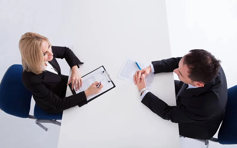 Tư vấn hỗ trợ khách hàng về giấy phép dịch vụ việc làm