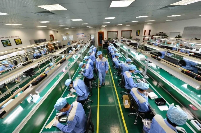 Xưởng sản xuất linh kiện điện tử cùng với sự hỗ trợ từ dịch vụ tư vấn pháp lý thường xuyên hoạt động hiệu quả