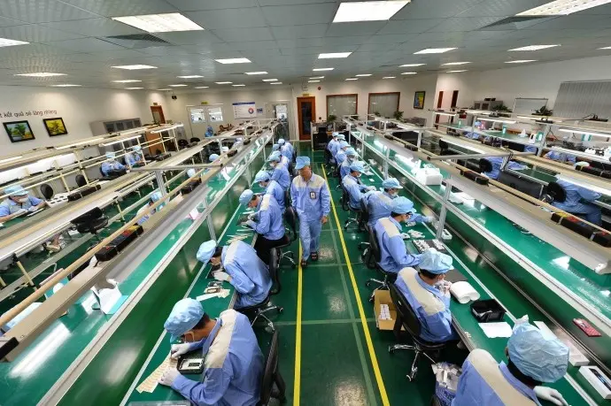 Xưởng sản xuất linh kiện điện tử cùng với sự hỗ trợ từ dịch vụ tư vấn pháp lý thường xuyên hoạt động hiệu quả