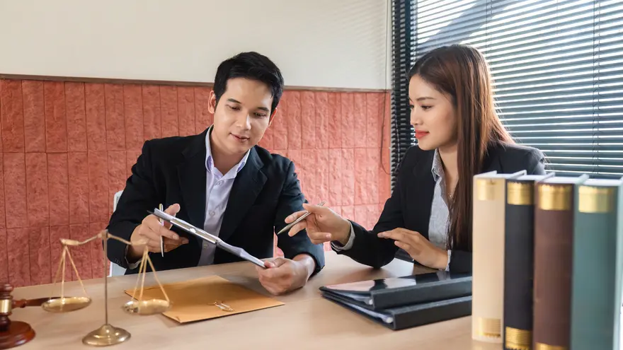 Dịch vụ thẩm định hồ sơ pháp lý của doanh nghiệp tại YP Law Firm giúp rà soát hồ sơ, nhận diện rủi ro và đề xuất phương án xử lý phù hợp cho từng trường hợp.